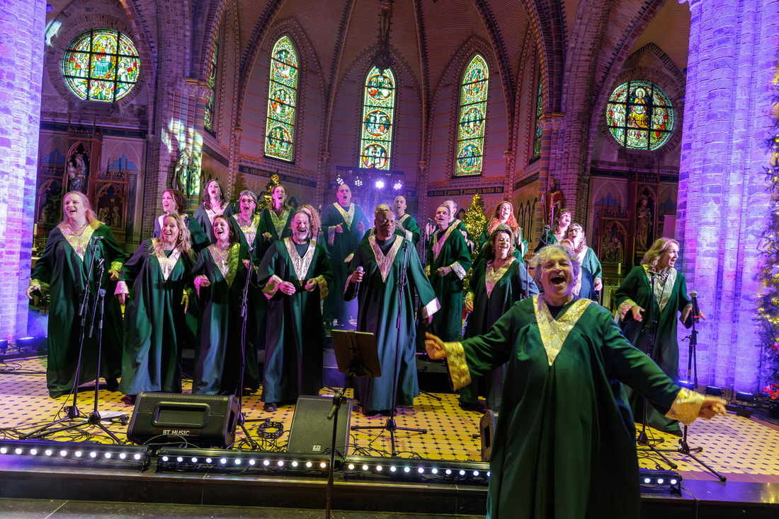 Amstel Gospel Choir zingt tijdens een kerstconcert